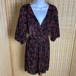 🔶Dynamite Black ,Red , White Floral Wrap Casual Dress Size Medium